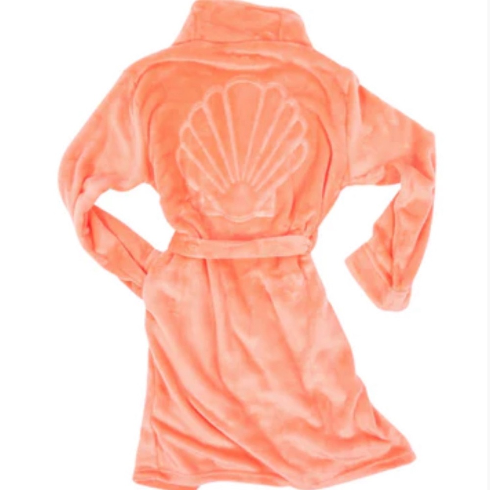 Plush cozy robe with Beachy vibes